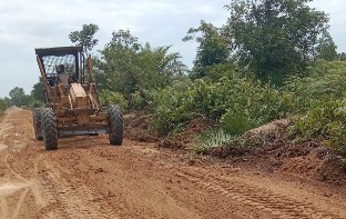 PT KAKI Perbaiki Jalan Haf Jaya berkontribusi untuk masyarakat (foto/ist)